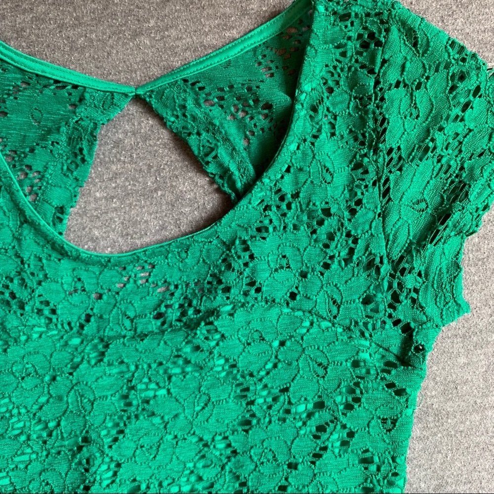 GREEN LACE DRESS - Picture 2 of 5